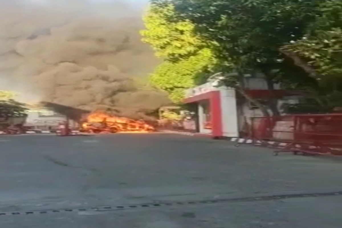 Satu unit mobil terbakar di SPBU Batoh