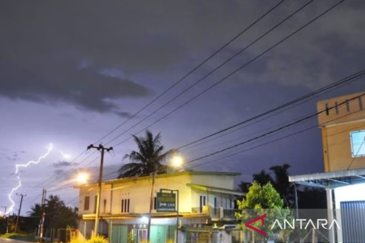 Dua pesawat rute Jakarta-Bengkulu terpaksa harus mendarat di Palembang