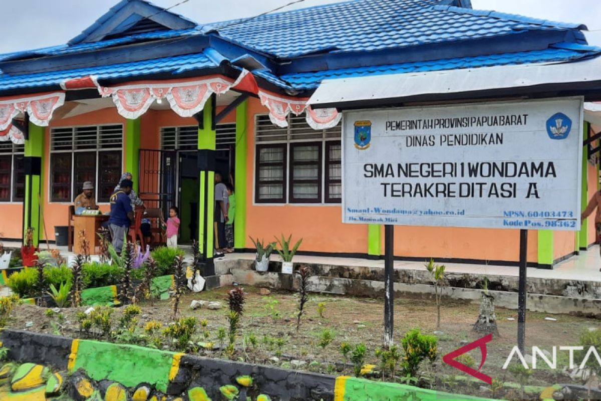 SMAN 1 Wondama butuh tambahan ruang belajar dan laboratorium