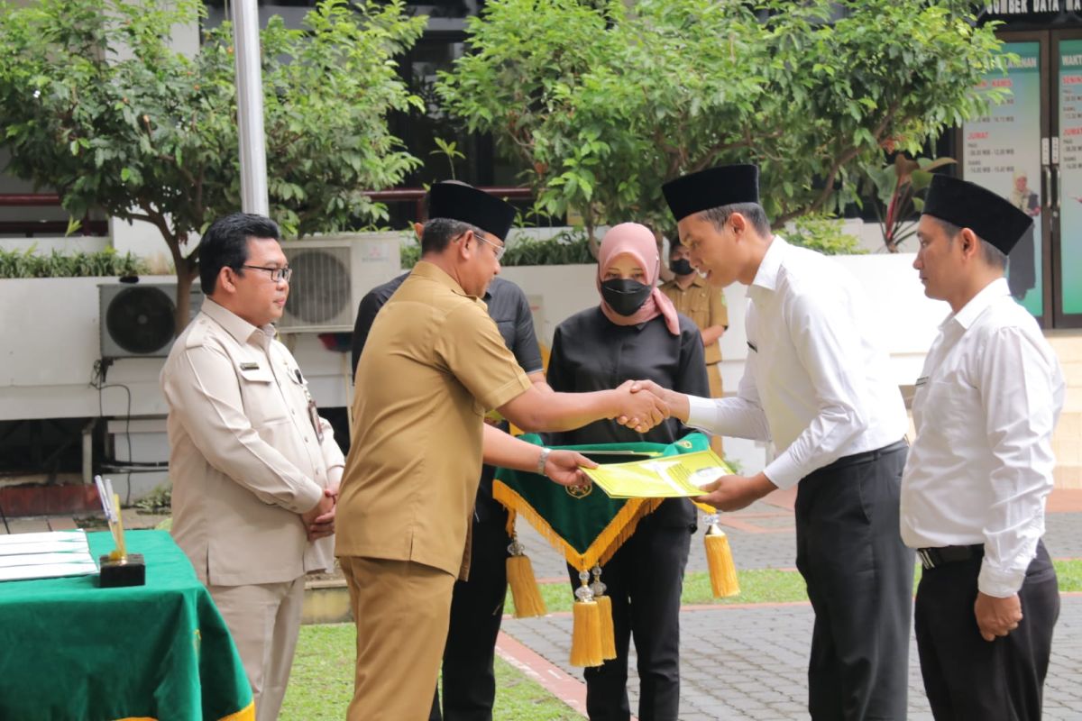 Wali Kota Medan ingatkan guru panutan murid usai lantik 622 PPPK