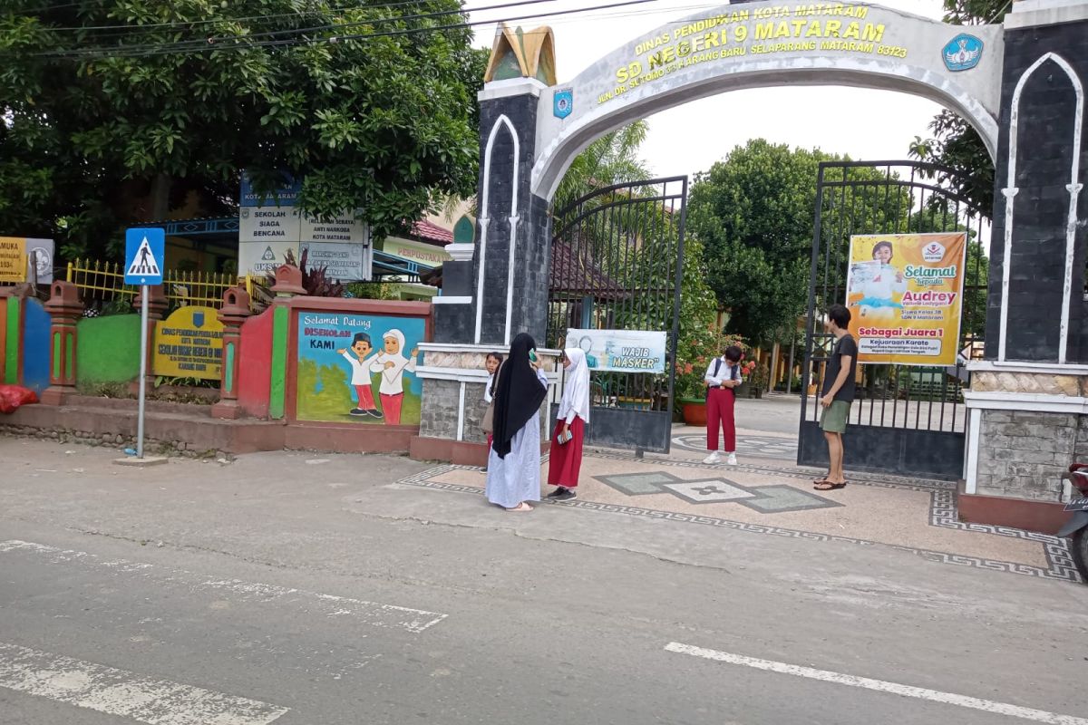 Satgas COVID-19 sekolah di Mataram tetap mengawasi prokes saat PTM penuh