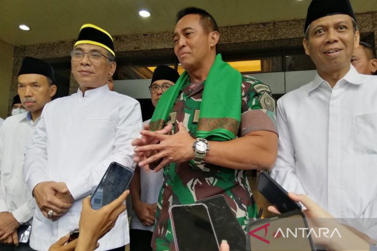 Kemarin, deportasi dua WNA hingga 10 oknum TNI tersangka