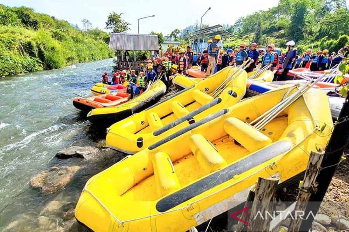 Wisata arung jeram di dataran tinggi Gayo dipadati wisatawan