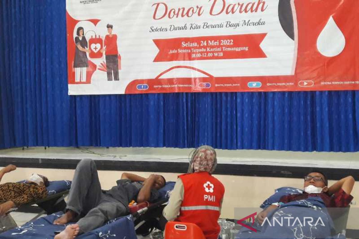 Penyandang disabilitas Sentra Terpadu Kartini donor darah