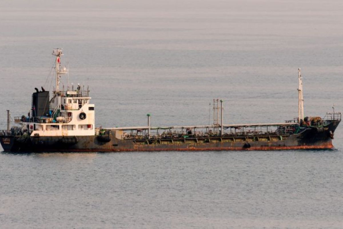 Kargo minyak mentah Rusia di tengah laut naik ke rekor tertinggi