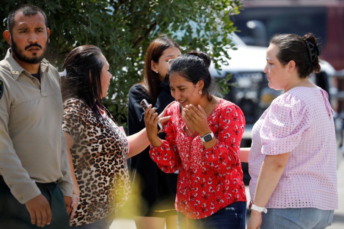 Sebanyak 14 murid TK  dan satu guru tewas ditembak di Texas
