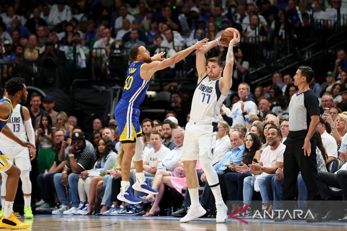 Luka Doncic hindarkan Mavericks dari ancaman sapu bersih Golden State Warriors