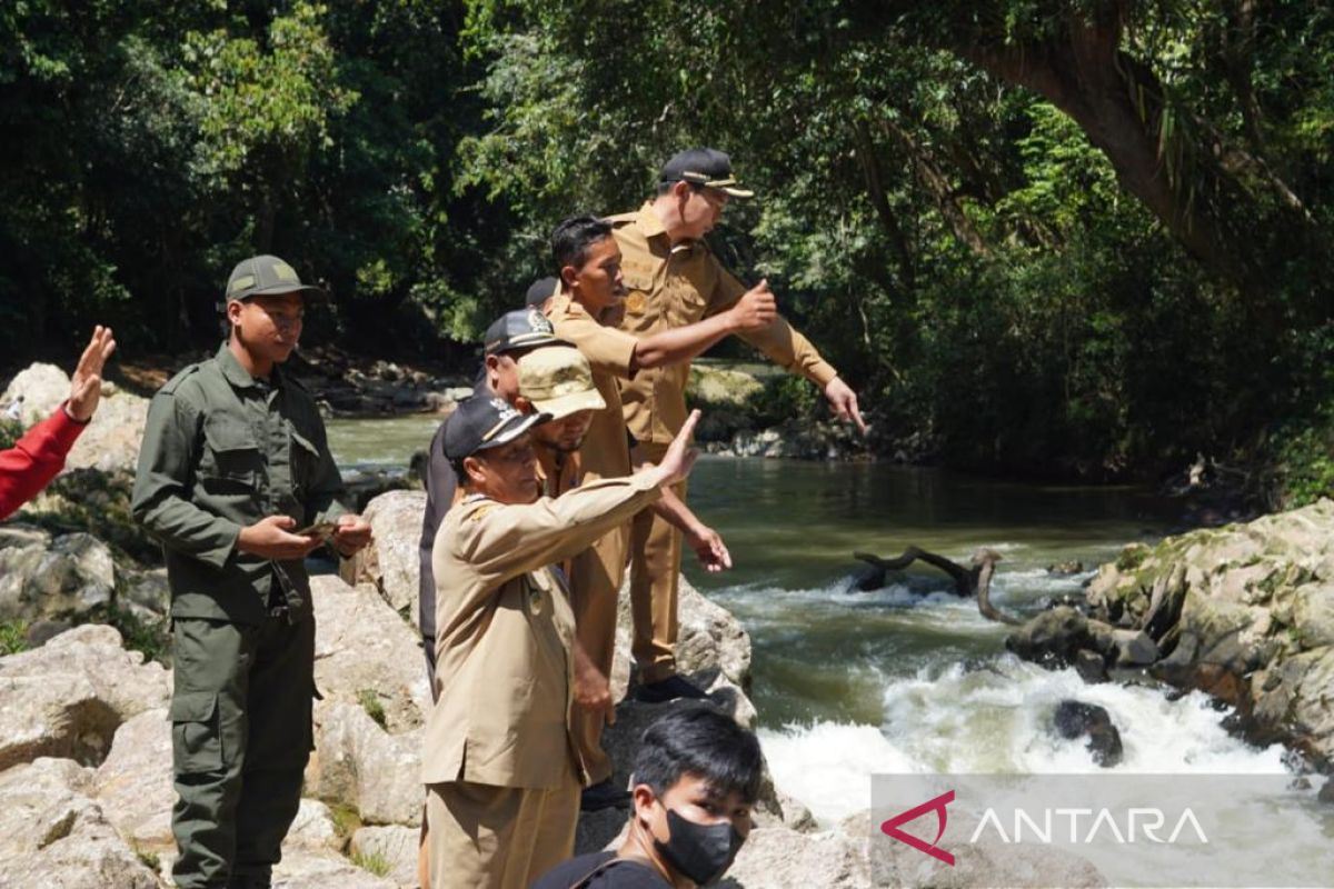 Bupati Kapuas Hulu resmikan wisata arung jeram Gurung Kepala Bauk