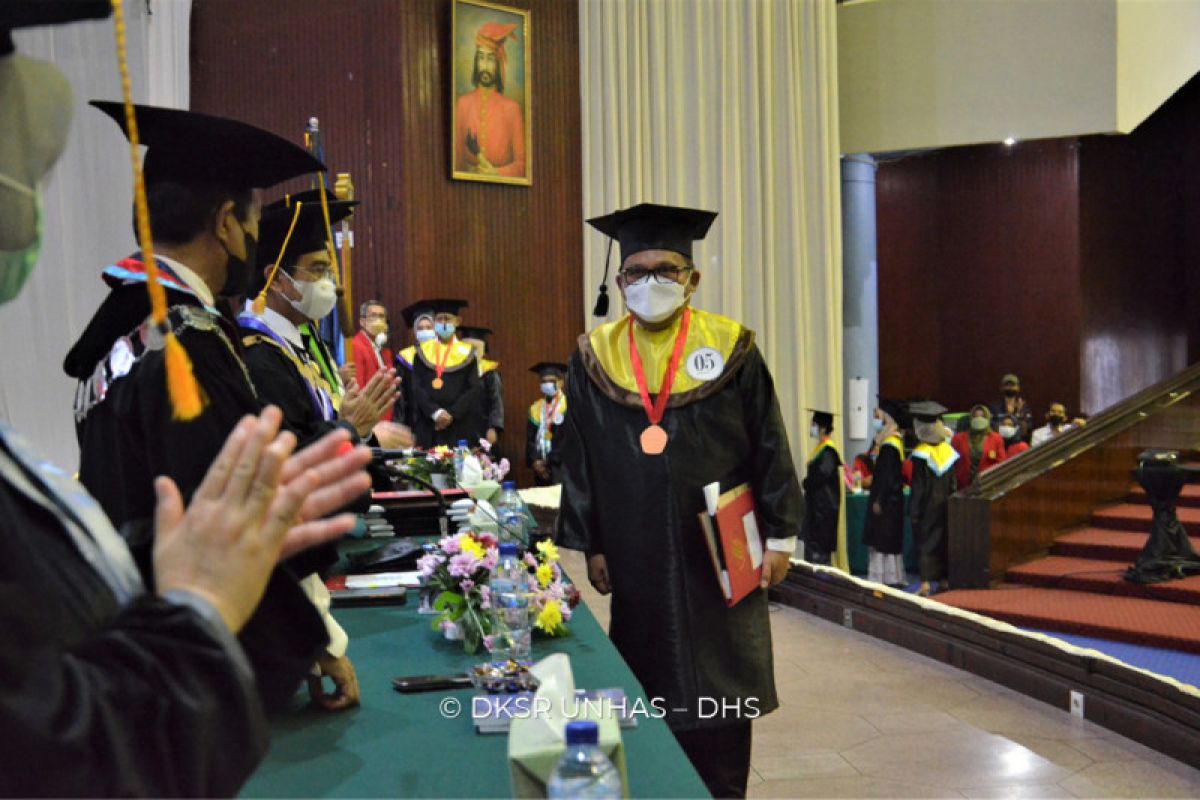 Wali Kota Gorontalo lulusan terbaik wisuda Unhas
