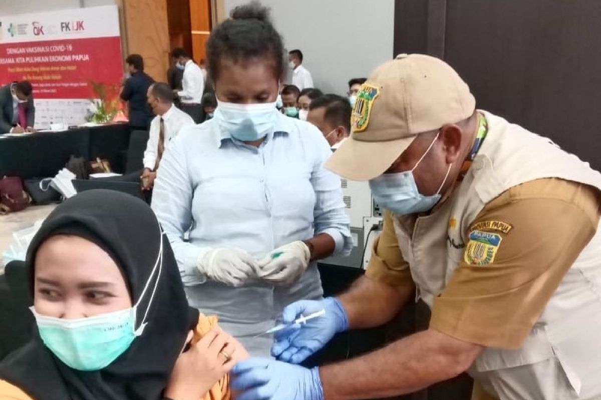 Vaksinator COVID-19 Papua sempat diancam saat bertugas di Nduga