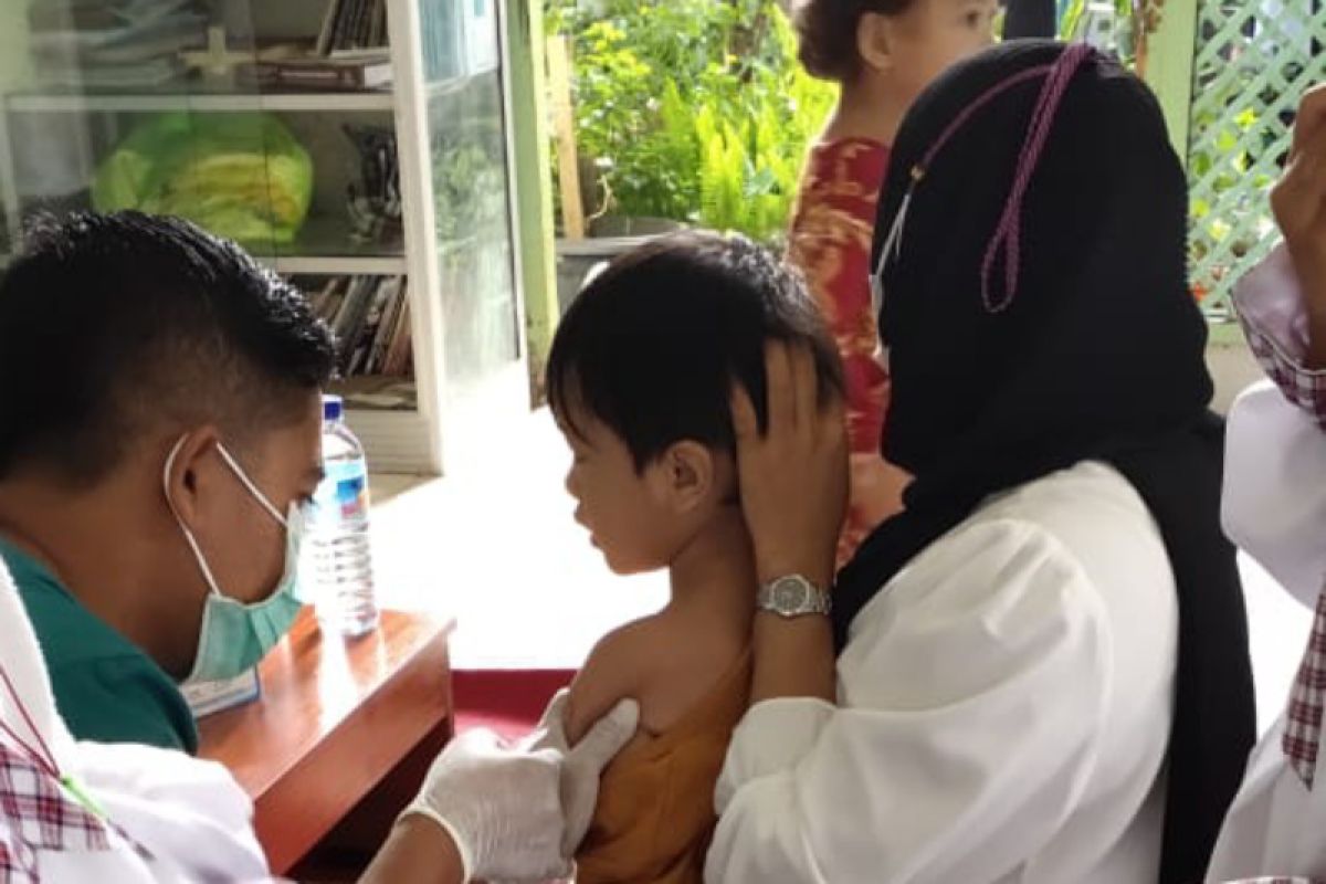 Vaksinasi anak di Loteng setelah masuk sekolah masih ditunda