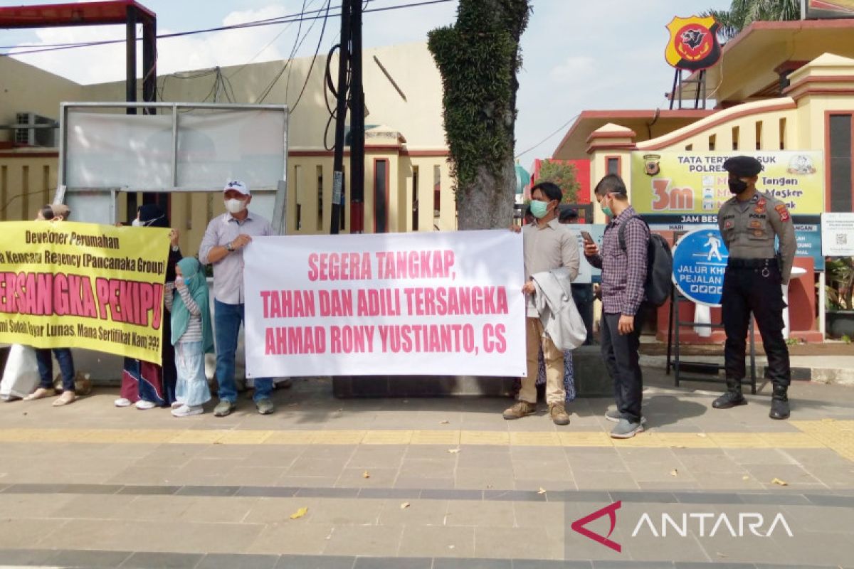 Korban pengembang perumahan demo di Polres Bogor