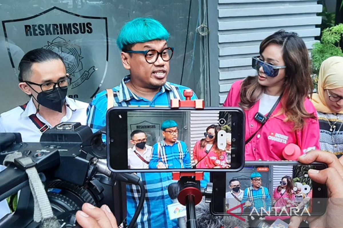 Aktivis laporkan artis  Uya Kuya-Kamaruddin terkait "Polisi Pengabdi Mafia"