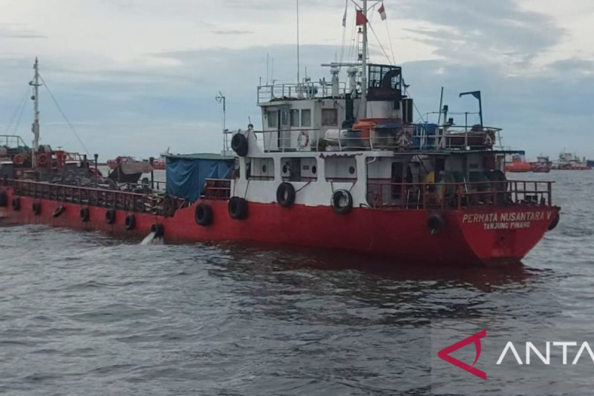 Bareskrim Polri amankan kapal pengangkut solar bersubsdi di Tanjung Priok