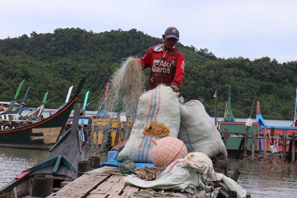 Gelombang tinggi, nelayan Aceh Besar urung melaut