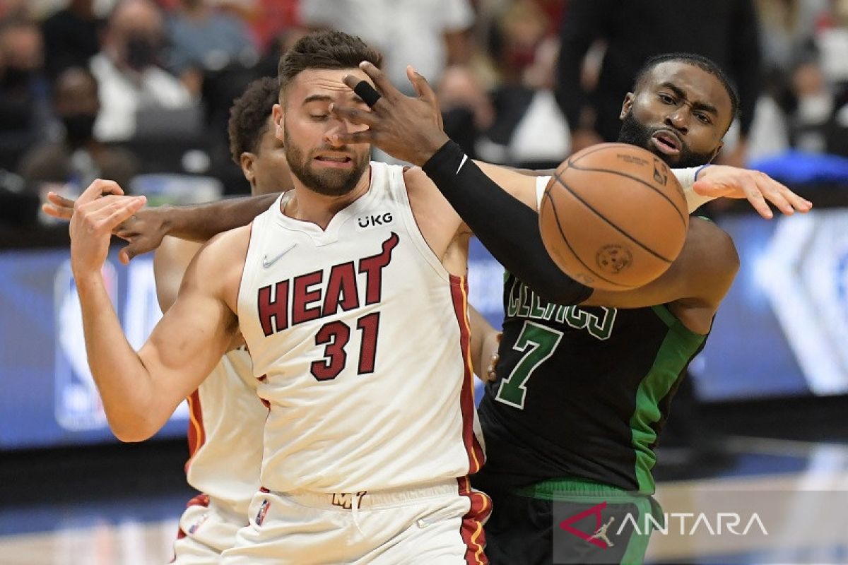 NBA 2022 - Celtics berbalik ungguli Heat 3-2 seusai rebut Gim 5