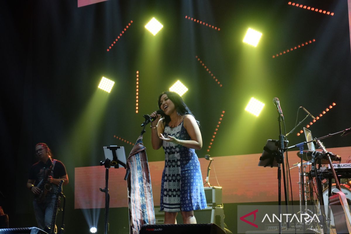 Istri mendiang Glenn Fredly, Mutia Ayu bawakan lagu "Itu Saja" di Java Jazz Festival