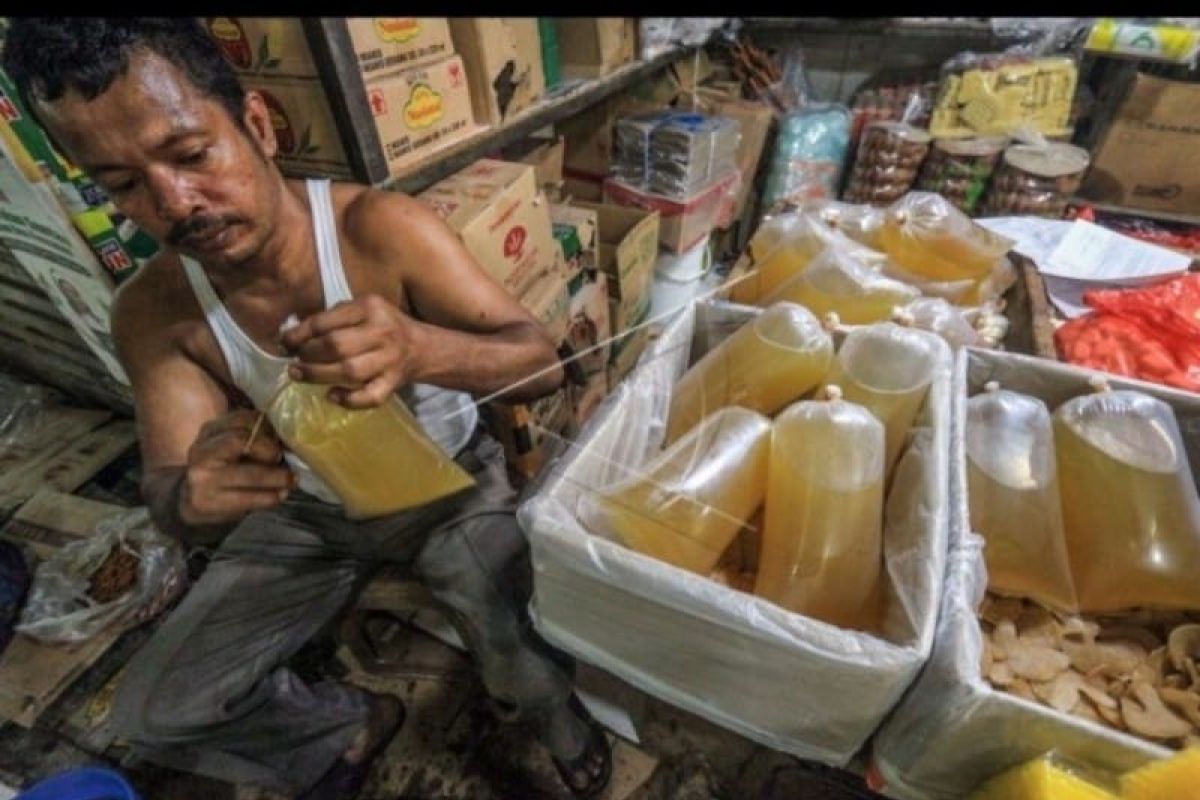 KPPU : Harga minyak goreng di Surabaya mulai turun