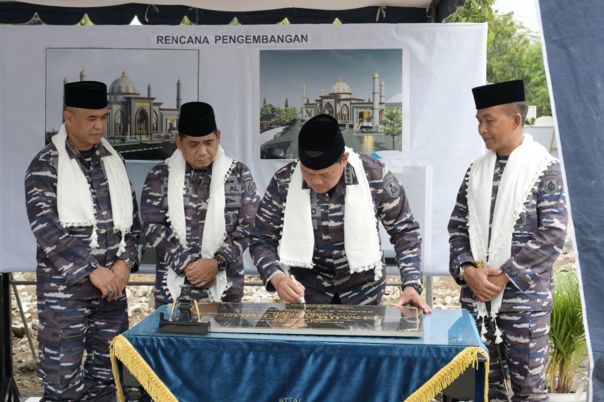 Kasal Yudo Margono resmikan Masjid AL-Furqon STTAL Bumimoro Surabaya