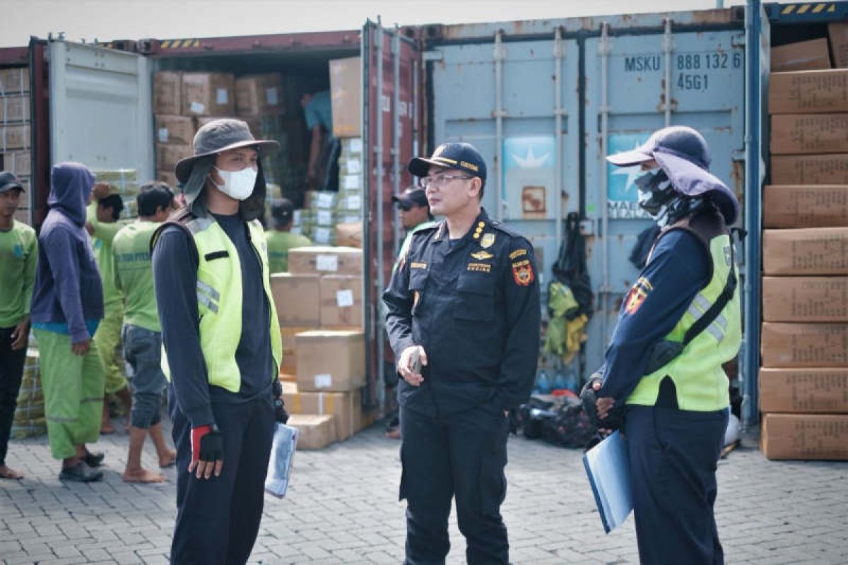 185 kontainer terdampak banjir rob Semarang