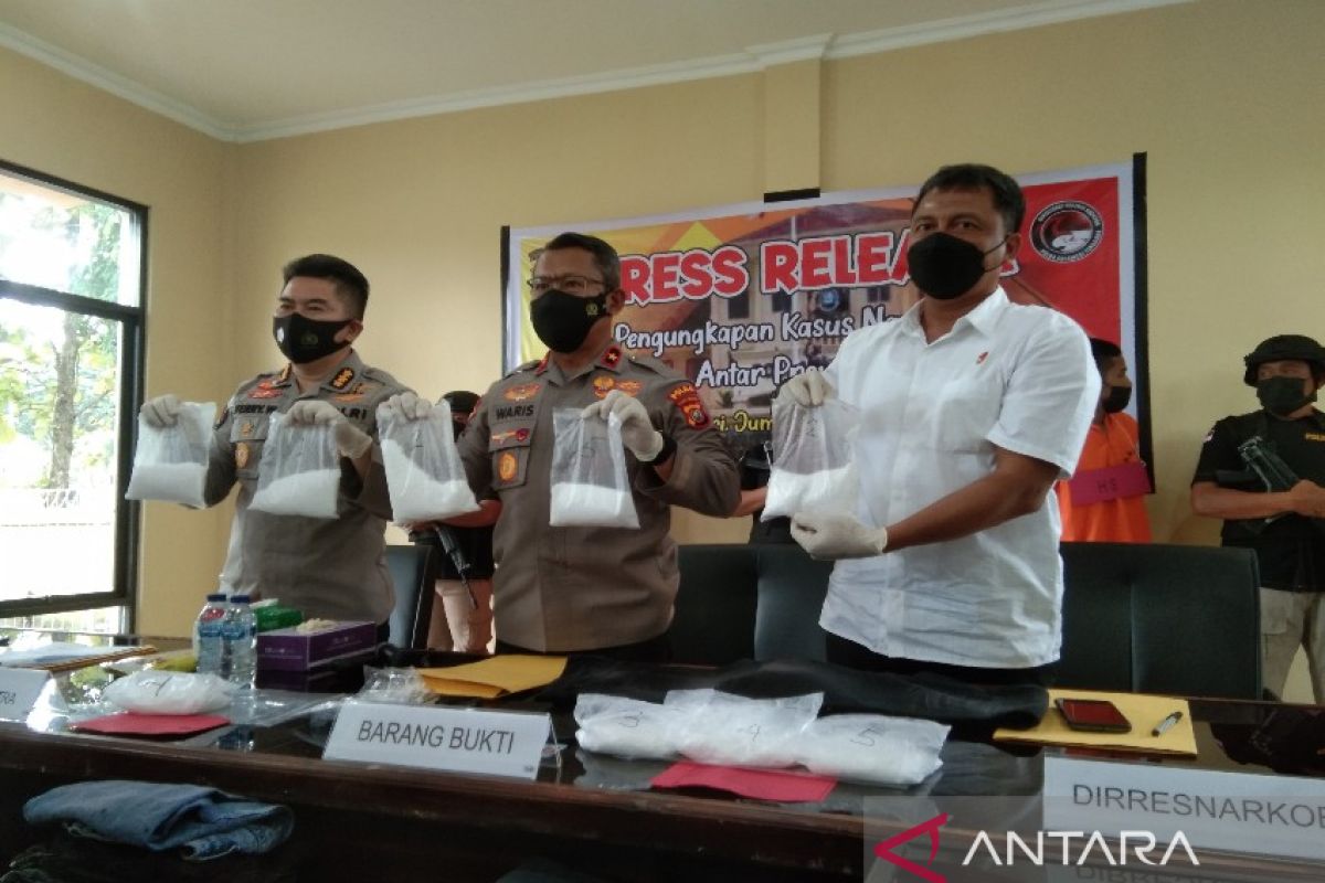Polda Sulawesi Tenggara tangkap tiga pengedar 2,5 kg sabu-sabu asal Sumut-Aceh