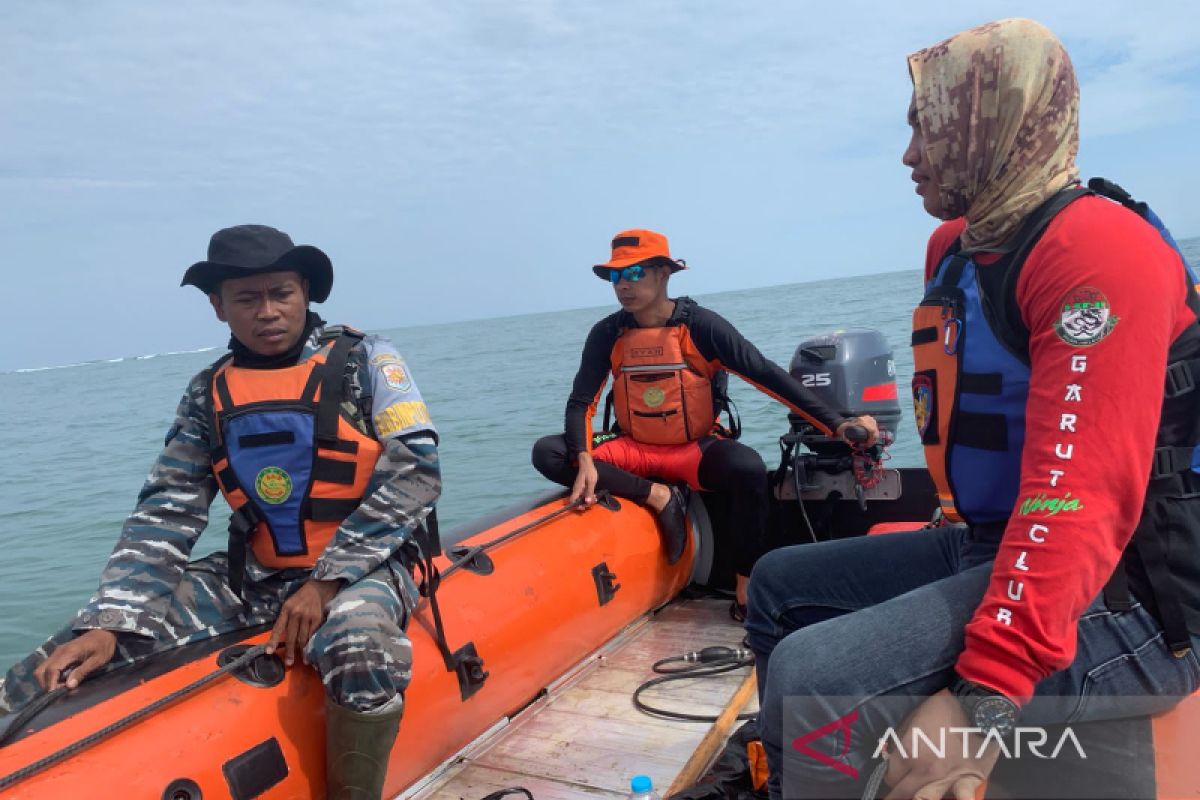 Tim SAR perluas pencarian seorang nelayan yang hilang di laut Garut