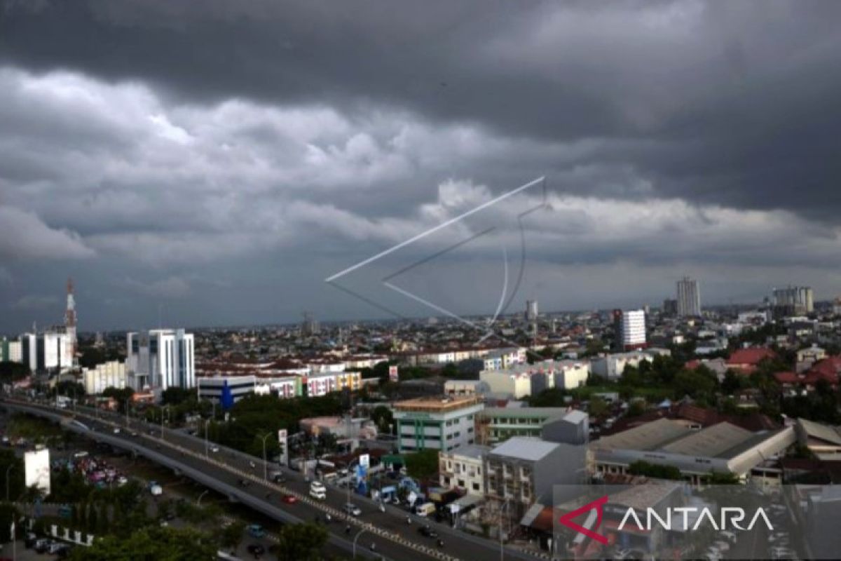 Waspada, hujan lebat berpotensi terjadi di sejumlah provinsi