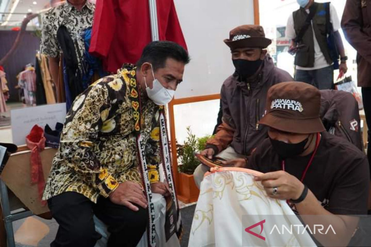 Pengrajin binaan Pemkot Banjarmasin ikuti pameran nasional