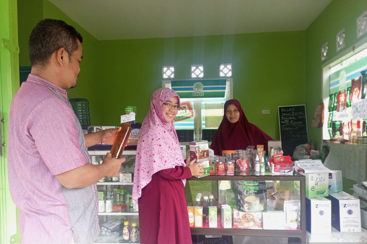 Berawal dari konsumen, Nirwana bisa buka toko yang menjual berbagai obat-obatan herbal