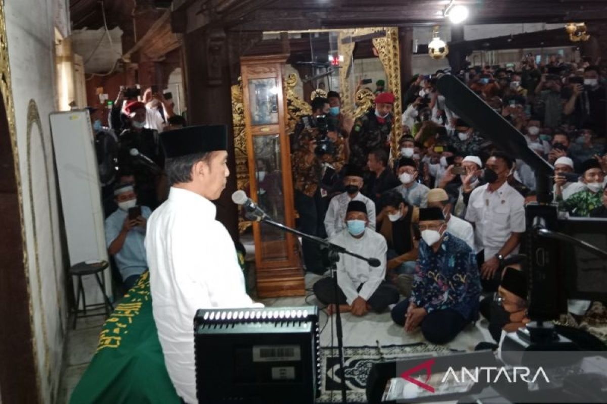 Presiden Joko Widodo beri penghormatan terakhir untuk Buya Syafii