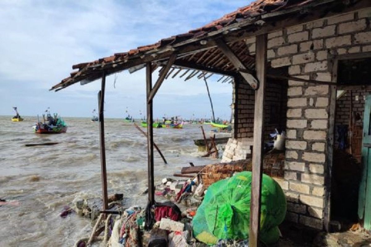 BNPB: Hampir seluruh wilayah sepanjang Pantura terdampak banjir rob dan gelombang pasang