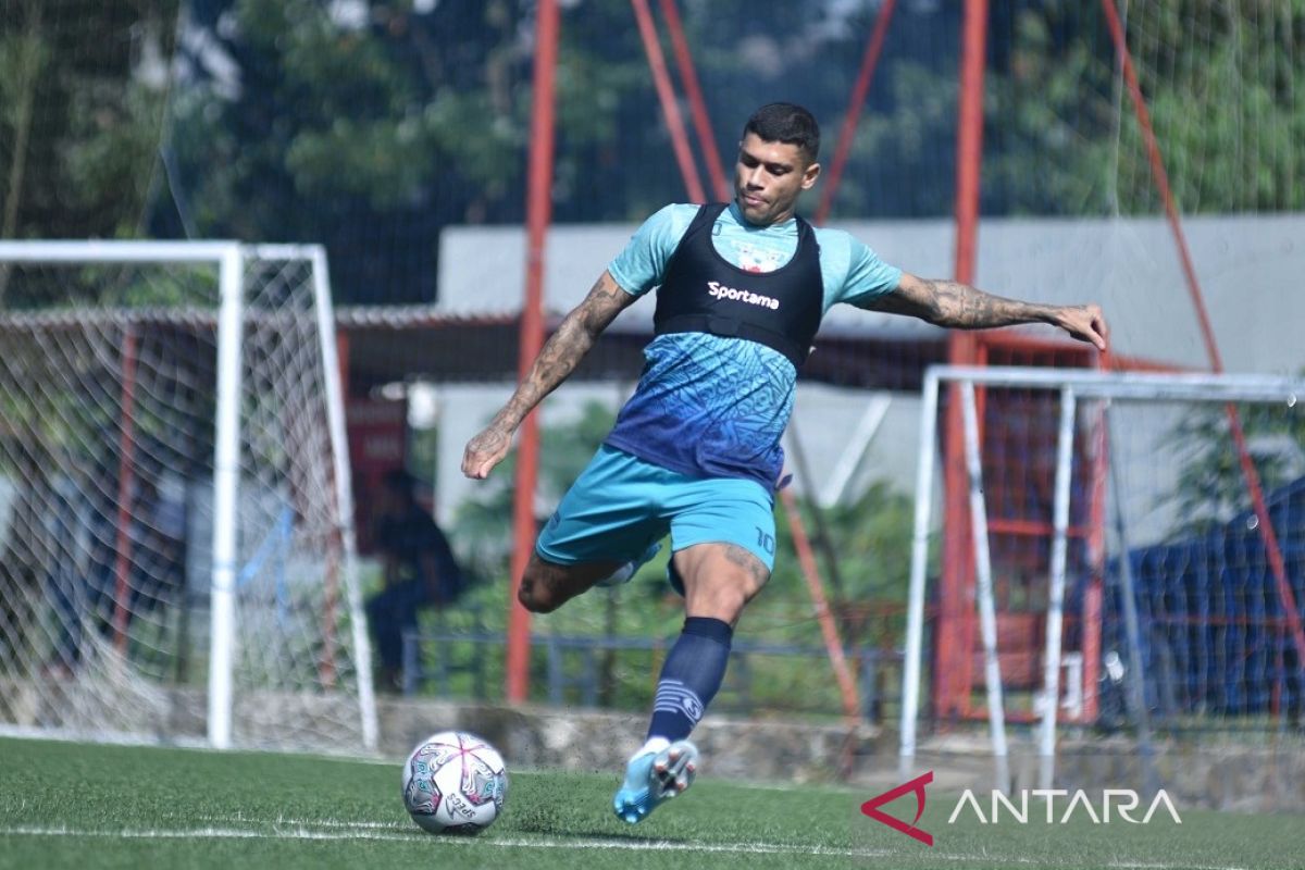 Pelatih Persib  nilai Ciro dan David tampil baik saat latihan meski jetlag