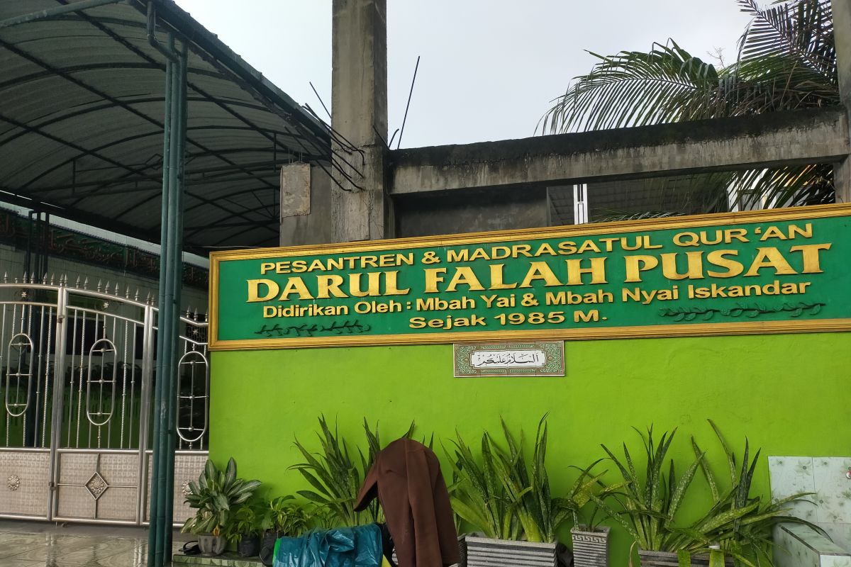 Tradisi nikah massal di Ponpes Darul Falah, santri tak tahu calon pasangannya