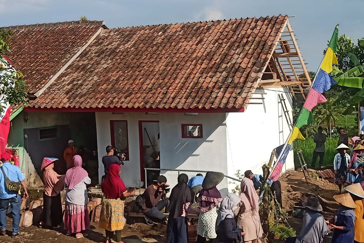 Pemerintah Provinsi Jawa Barat  bantu rehabilitasi 160 RTLH di Sukabumi