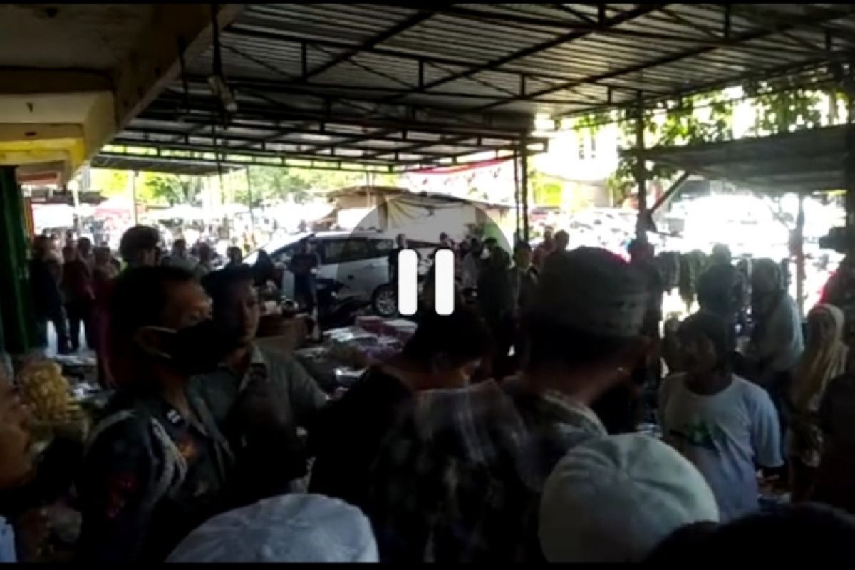 Ini video detik-detik evakuasi emak-emak curi emas di Pasar Renteng Loteng