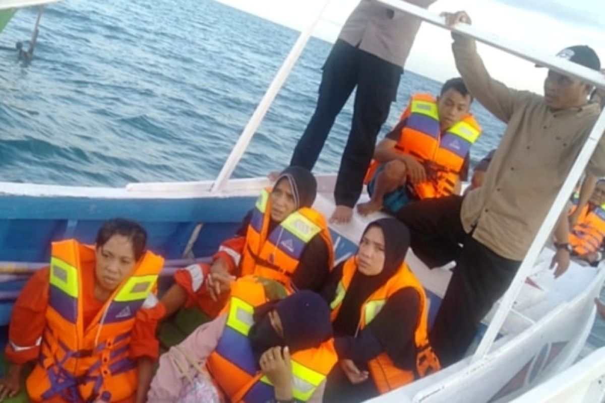 Korban selamat dari kapal KM Ladang Pertiwi diterima keluarga