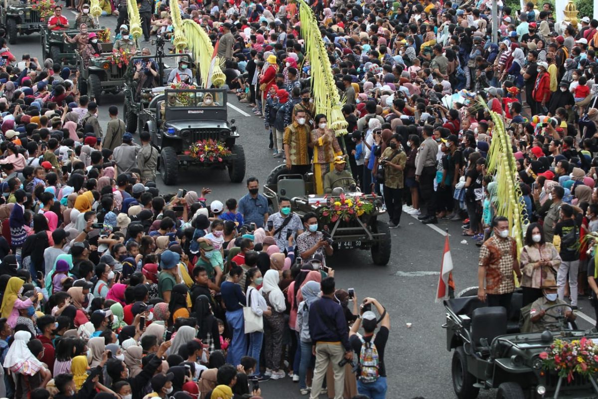 Mobil hias meriahkan Surabaya Vaganza 2022
