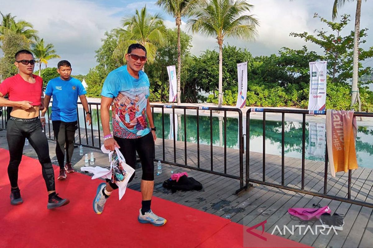 Menparekraf Sandiaga Uno ikuti ajang Belitung Triathlon 2022