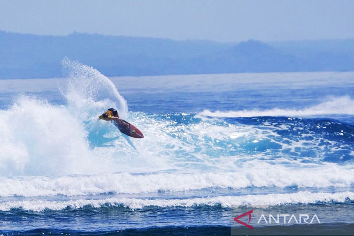 Banyuwangi Surfing Championship to promote tourism: Minister