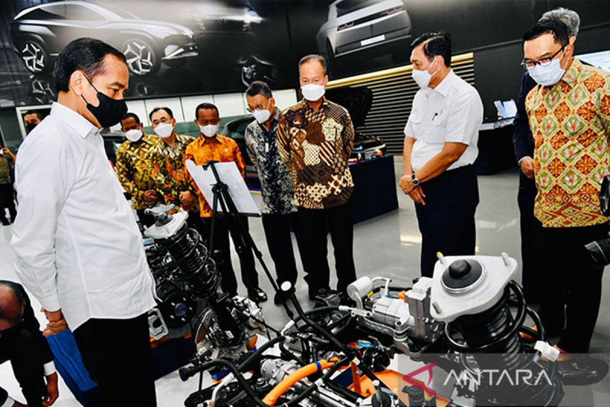 Pengembangan kendaraan listrik dorong percepatan transformasi ekonomi