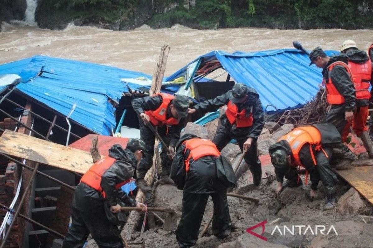 Bencana Longsor di Fujian China tewaskan delapan warga