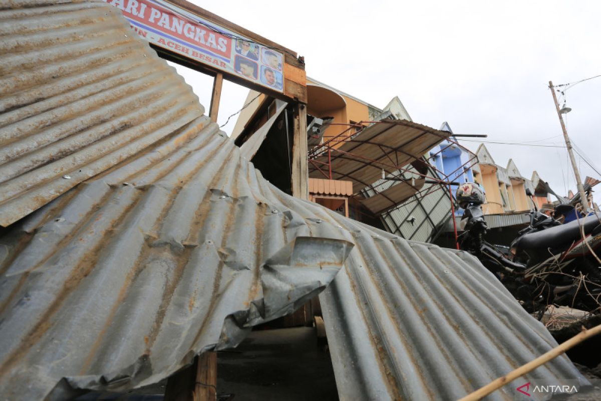Kemarin angin rusak 167 rumah di Aceh, upaya pencarian Eril berlanjut