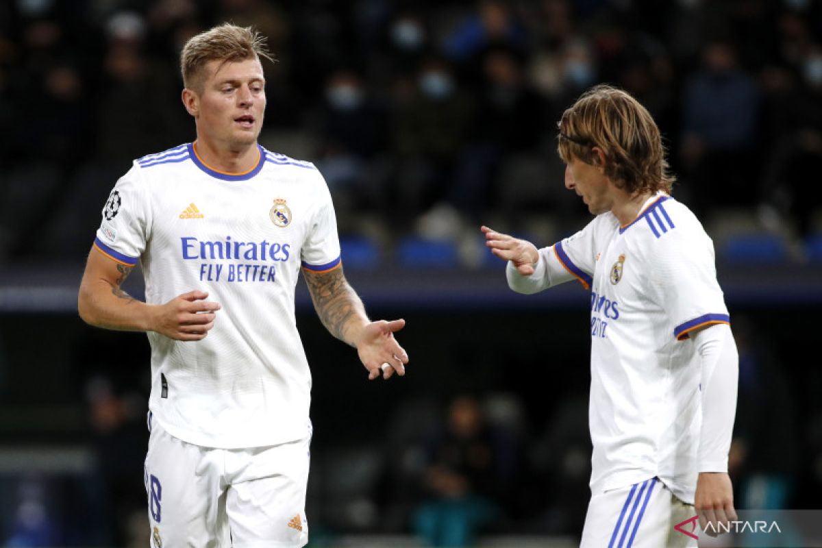 Luka Modric dan Toni Kroos konfirmasi bertahan di Real Madrid