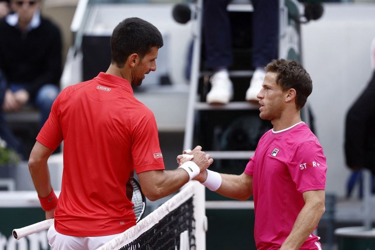 Djokovic rebut tiket perempat final Roland Garros dari Schwartzman