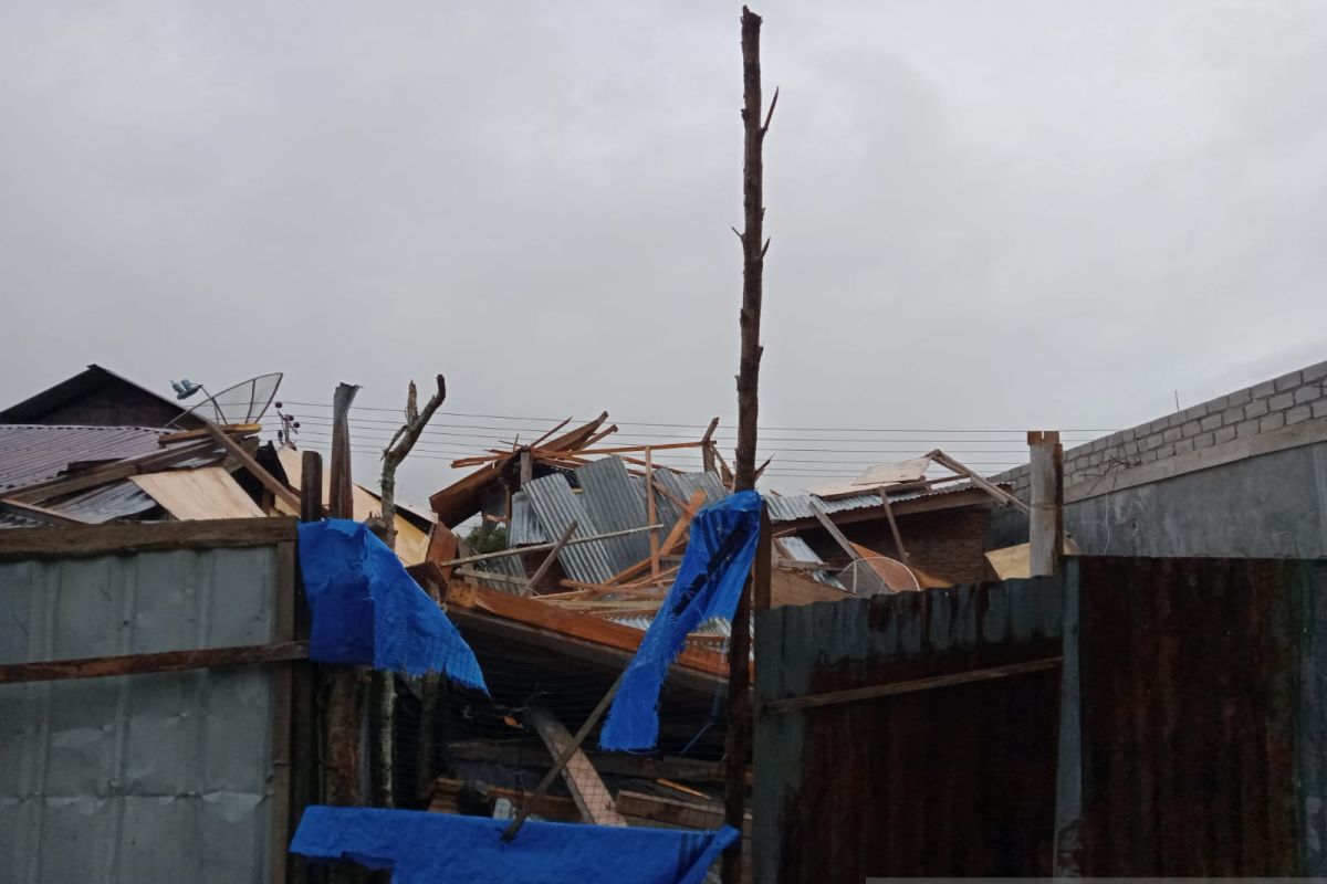 10 rumah di Bener Meriah rusak diterpa angin kencang