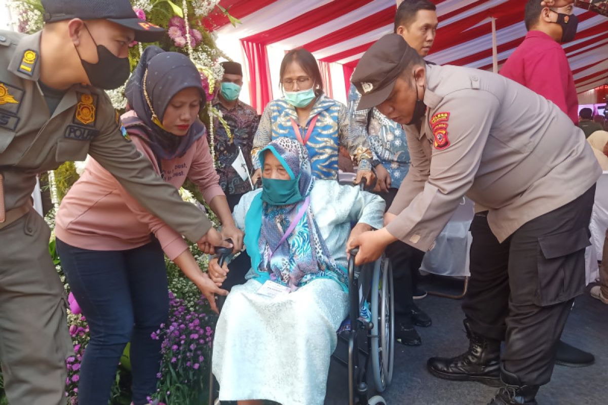 West Java pays special attention to single elderly people issue