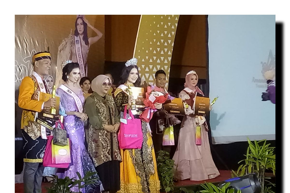 Pasangan Abdul Aziz-Gusti Novia Nanda terpilih sebagai Putra Putri Pariwisata Kalsel 2022