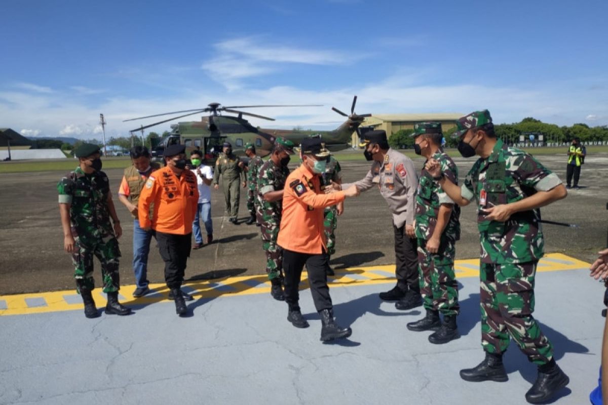 Pencarian penumpang KM Ladang Pertiwi dipantau dari udara