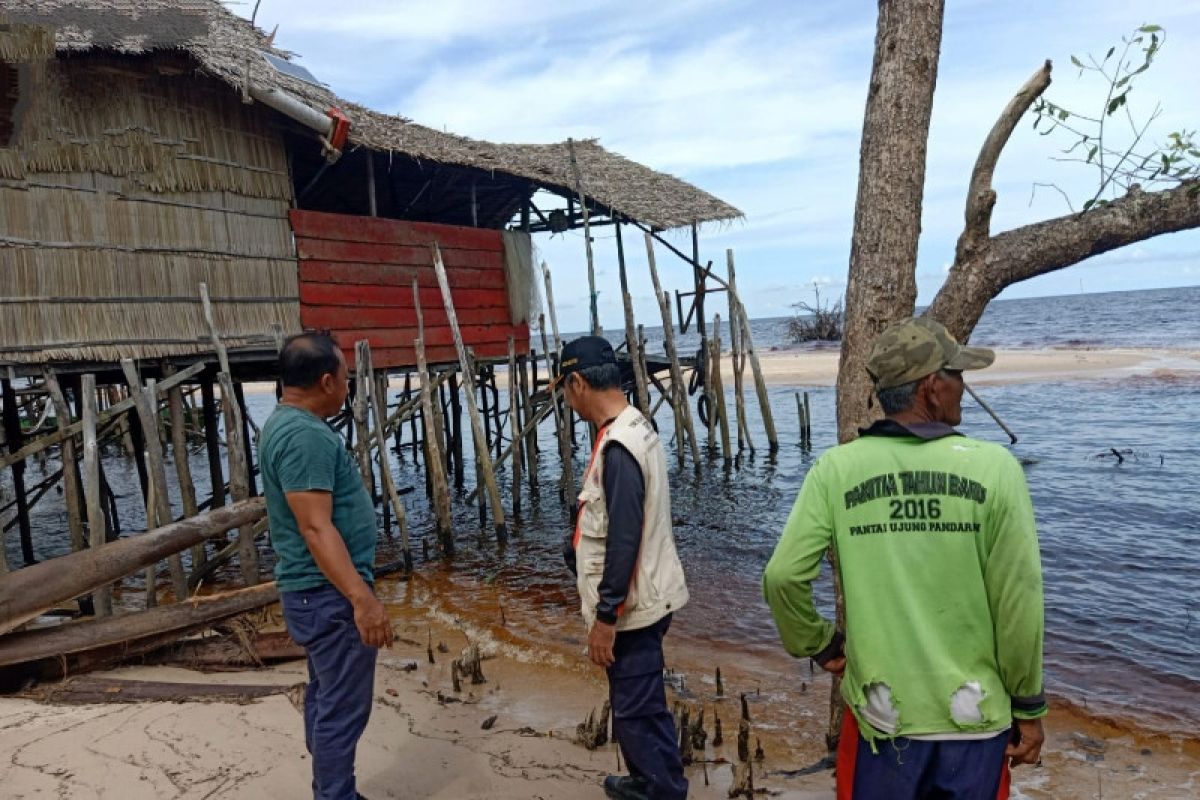 Enam rumah nelayan di Kotim hancur disapu banjir rob
