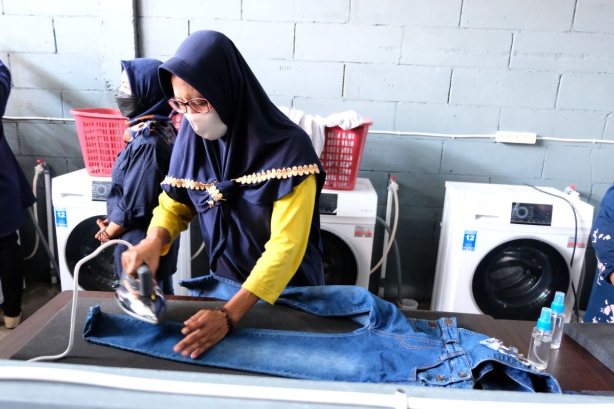 Rumah Padat Karya Prapen serap 106 tenaga kerja